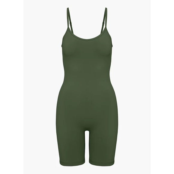 Aritzia Pants - NWT Aritzia TNA Life Rhythm 7” Romper